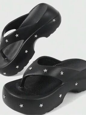 BN sz 9-10 Black Star-Studded Platform Flip Flops